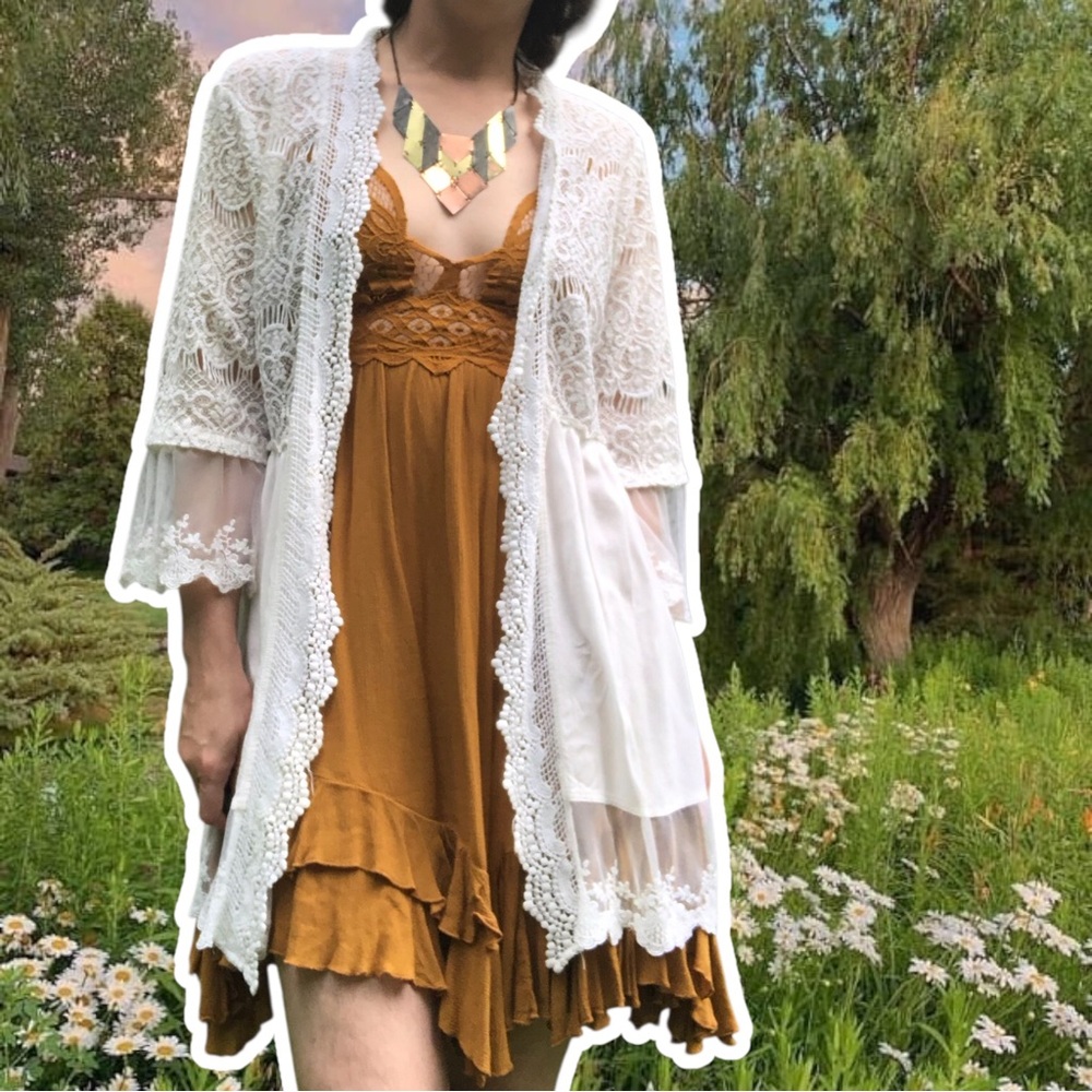 Lightly Thrashed Open White Lace Kimono, Size M